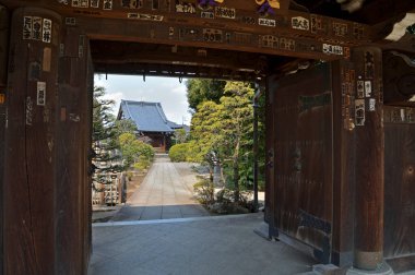 Tapınak manzarası, geleneksel Japon mimarisi.
