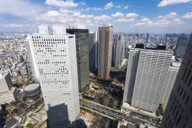 Tokyo, Japonya 'da binaları olan modern şehir manzarası