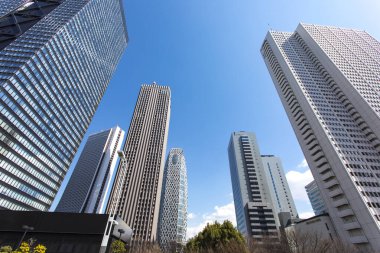 Tokyo, Japonya 'da binaları olan modern şehir manzarası