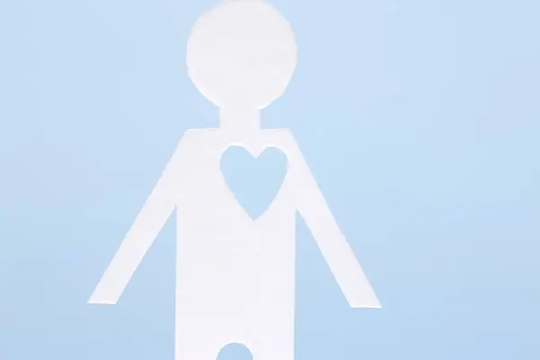 Figura Masculina Cortada Papel Con Corazón Aislado Sobre Fondo —  Fotos de Stock