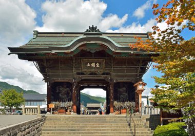 Tapınak manzarası, geleneksel Japon mimarisi.