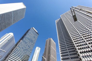 Tokyo, Japonya 'da binaları olan modern şehir manzarası