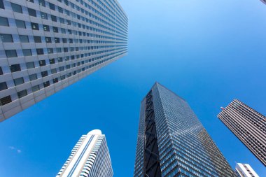 Tokyo, Japonya 'da binaları olan modern şehir manzarası