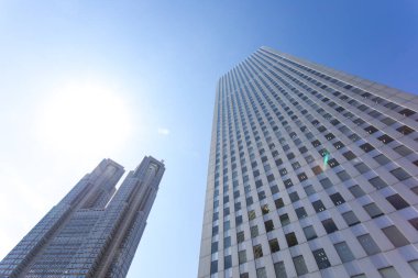 Tokyo, Japonya 'da binaları olan modern şehir manzarası