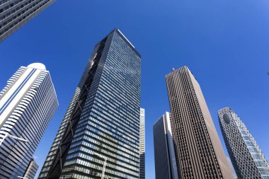 Tokyo, Japonya 'da binaları olan modern şehir manzarası