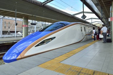 Japonya 'da hızlı Shinkansen Mermi Treni.