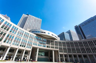 Tokyo, Japonya 'da binaları olan modern şehir manzarası