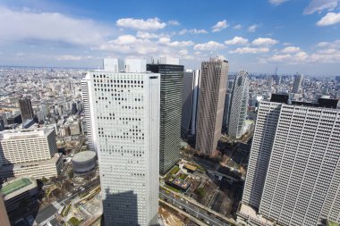 Tokyo, Japonya 'da binaları olan modern şehir manzarası