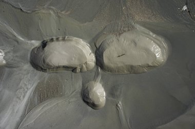 Islak gri çimento yüzeyinin yakın görüntüsü