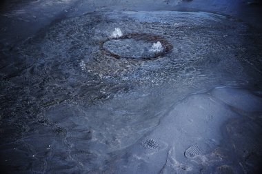 Yağmurda suyun yüzeyi