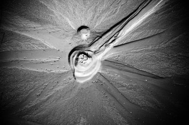 Islak gri çimento yüzeyinin yakın görüntüsü