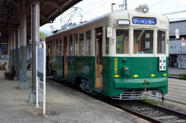 Japonya 'daki halka açık tren platformu.