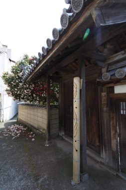 Güzel geleneksel Japon mimarisi, giriş manzarası