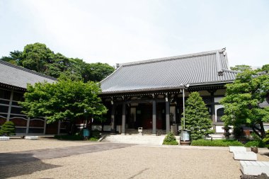 Yaz gününde geleneksel Japon tapınağı