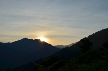 Sabah güneşin doğuşuyla sabah.