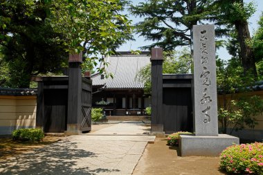 Japonya 'daki tapınağın manzarası. Geleneksel Japon mimari kavramı