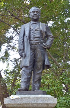 Modern Japon kapitalizminin babası Shibusawa Eiichi 'nin heykeli.