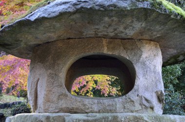 Geleneksel Japon tapınağının manzarası