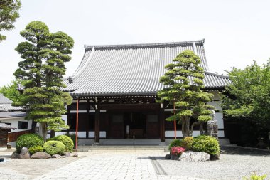 Geleneksel Japon tapınağının manzarası