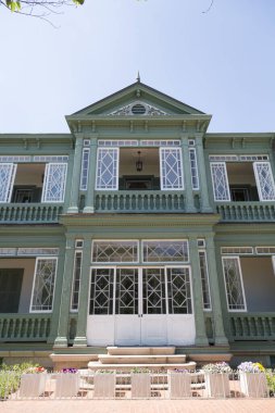 Şehirdeki tarihi binanın evi. 