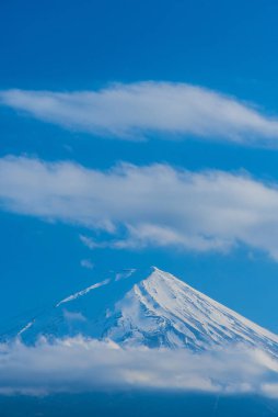 Japonya 'daki görkemli Fuji dağının güzel manzarası