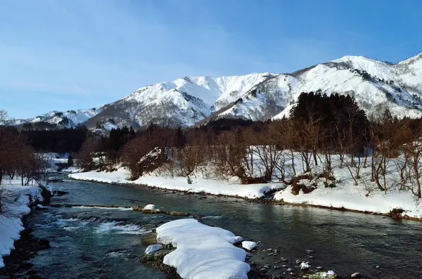 Paisaje Invernal Con Río Las Montañas —  Fotos de Stock
