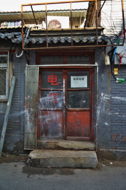 Japonya 'da eski terk edilmiş bir ev.