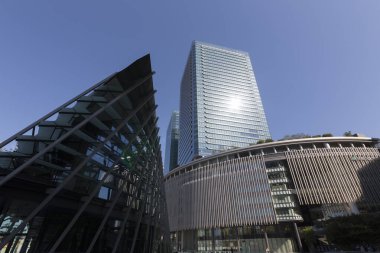 Şehirdeki modern binalar ve şehir manzarası