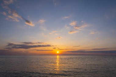 Denizde gün batımı