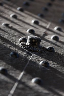 antika siyah metal kapının arkaplanı 