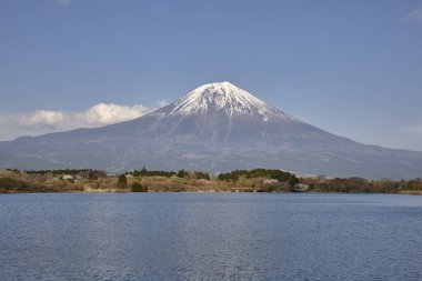 Mt. Fuji ve Kawaguchiko Gölü Japonya.