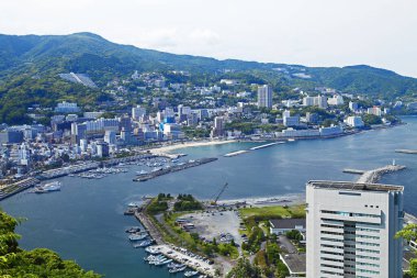 Kobe limanının binalarla dolu şehri, Japonya