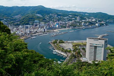 Kobe limanının binalarla dolu şehri, Japonya