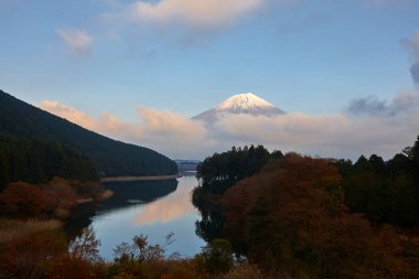 Japonya 'daki Fuji Dağı' nın güzel manzarası
