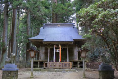 Sonbahar mevsiminde güzel bir Japon tapınağı.