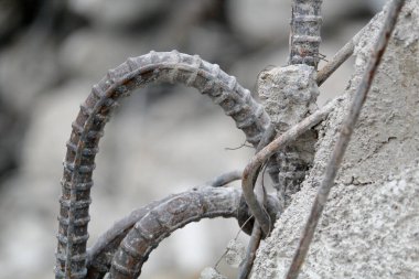 Şehirdeki eski bir binanın yıkılması