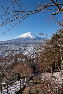 güzel karlı Fuji manzarası ve Japonya 'nın çevresi