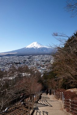 güzel karlı Fuji manzarası ve Japonya 'nın çevresi