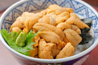 Japon lezzetli deniz kestanesi kasesi