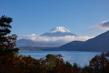 Mt. Fuji ve Kawaguchiko Gölü Japonya.