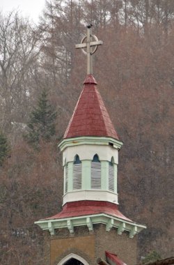 Japon şehrinin caddesindeki Hıristiyan Katedrali