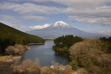  Fuji dağı ve Kawaguchiko Gölü Japonya 'da..