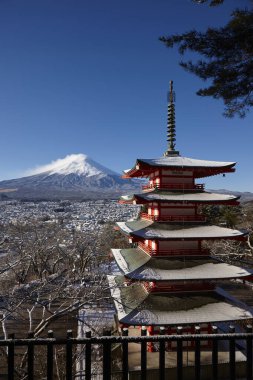 Fuji-san ve Chureito Pagoda Sakura, Yamanashi, Japonya 'da.