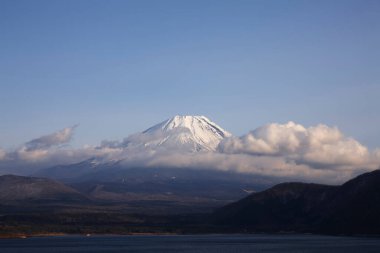 Mt. Fuji ve Kawaguchiko Gölü Japonya.