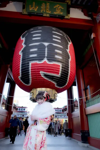 Mooie Japanse Vrouw Traditionele Jurk Stijlvol Vrouwelijk Portret Japanse Stad — Stockfoto