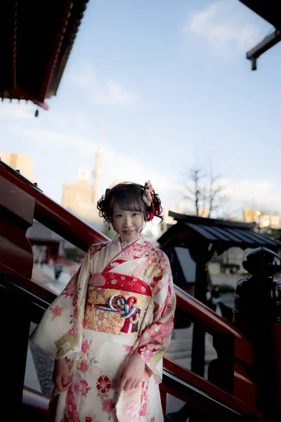 Mulher Japonesa Bonita Vestindo Vestido Tradicional Retrato Feminino Elegante Cidade — Fotografia de Stock