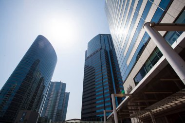 Şehirdeki modern binalar