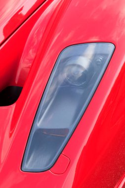 Kırmızı araba farları, kapatın. 