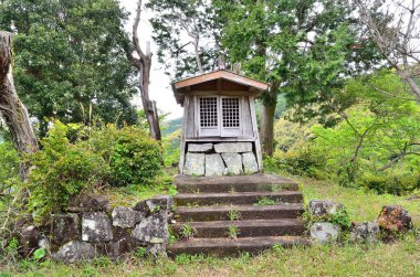 Küçük Shinto tapınağı, Japon yerlisi Shintoism 'in ibadet yeri..