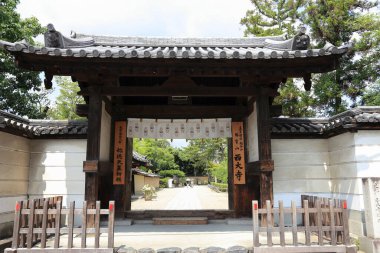 Güzel Japon tapınağı, Budizm ve din kavramı